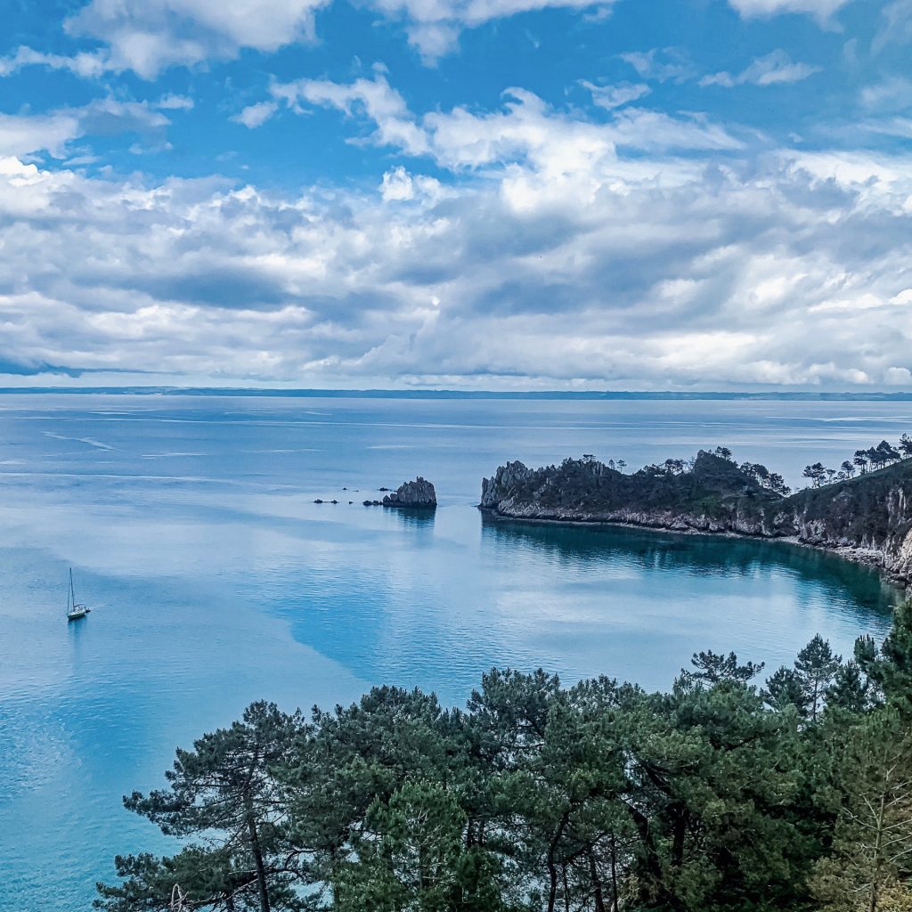 Anse de st Hernot credit mathilde on Eclipse - Anchorages in Brittany 